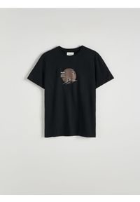 Reserved - T-shirt regular z nadrukiem - czarny. Kolor: czarny. Materiał: bawełna, dzianina. Wzór: nadruk