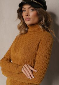 Renee - Brązowy Golf z Wiskozą w Tłoczony Wzór Przeszyty Metaliczną Nitką Neldora. Okazja: na co dzień. Typ kołnierza: golf. Kolor: brązowy. Materiał: wiskoza. Sezon: zima, jesień. Styl: wizytowy, elegancki, casual #4