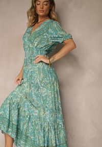 Renee - Zielona Rozkloszowana Sukienka z Bawełny Zdobiona Wzorem Paisley Folitea. Typ kołnierza: dekolt w serek. Kolor: zielony. Materiał: bawełna. Wzór: paisley, aplikacja. Sezon: wiosna