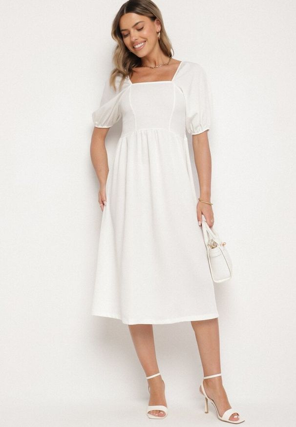 Born2be - Biała Rozkloszowana Sukienka z Bufiastymi Rękawami Kolireva. Okazja: na co dzień. Typ kołnierza: dekolt kwadratowy. Kolor: biały. Styl: casual, elegancki