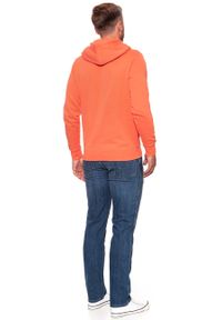 Wrangler - WRANGLER BLUZA LOGO HOODIE GLOW ORANGE W6527HY48. Typ kołnierza: kaptur. Kolor: pomarańczowy