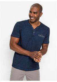 bonprix - T-shirt z dekoltem henley w stylu washed z czystej bawełny organicznej. Typ kołnierza: typu henley. Kolor: niebieski. Materiał: bawełna. Długość rękawa: krótki rękaw. Długość: krótkie. Wzór: nadruk #1
