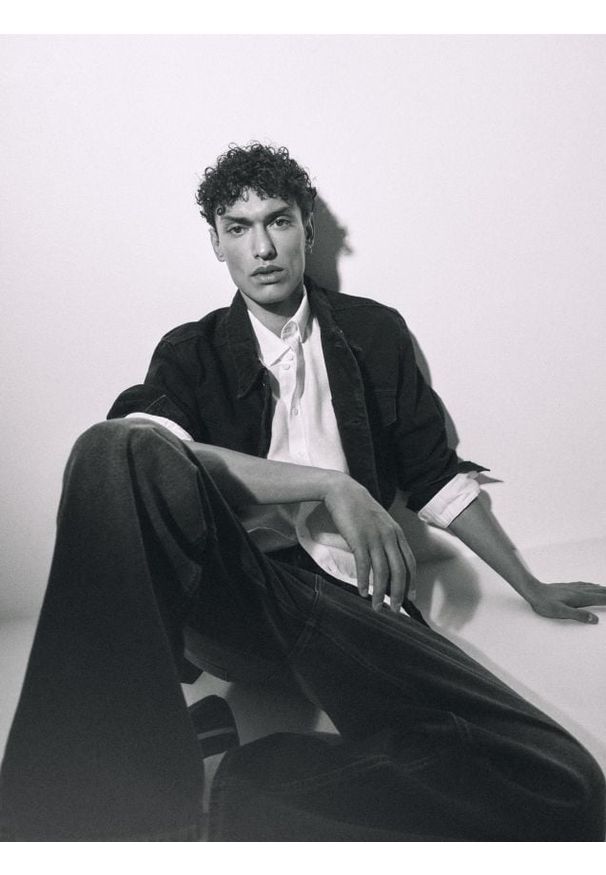 Reserved - Jeansy loose z efektem sprania - szary. Kolor: szary