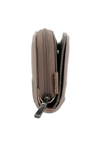 Portfel damski Anekke, z efektownym nadrukiem i metalowym logo zapinany na suwak wyposażony w przegrody na karty kieszeń na monety, brązowy, 42749-90. Kolor: brązowy. Wzór: nadruk #9