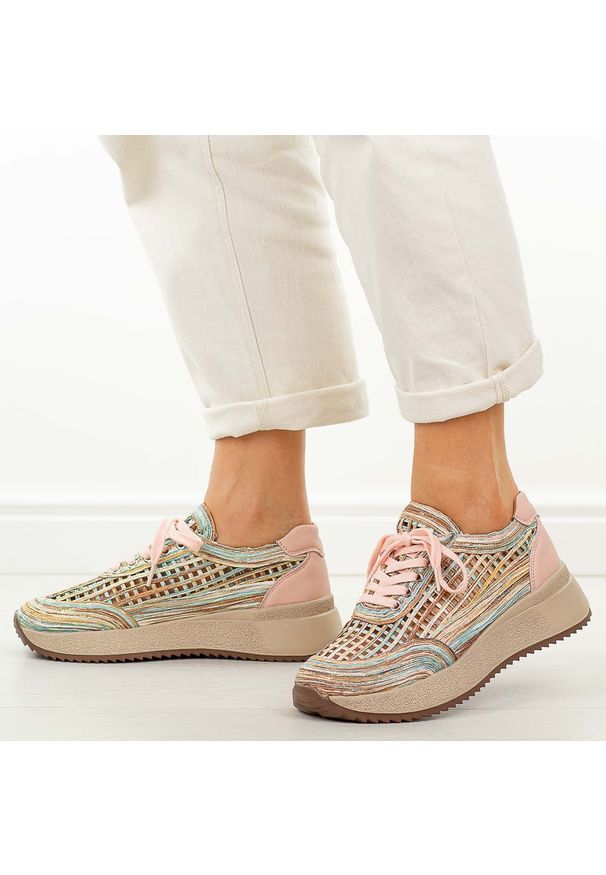 Różowe sneakersy damskie M.Daszyński Ol39-2. Okazja: na co dzień. Nosek buta: okrągły. Zapięcie: sznurówki. Kolor: różowy. Materiał: skóra. Szerokość cholewki: normalna. Wzór: kolorowy. Sezon: wiosna, jesień, lato