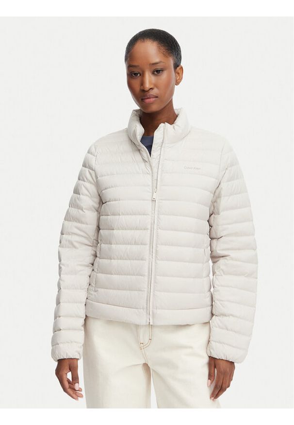Calvin Klein Kurtka puchowa LV044G502G Beżowy jasny Regular Fit. Kolor: beżowy. Materiał: syntetyk