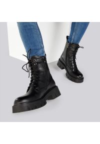 Wittchen - Damskie glany ze skóry klasyczne. Nosek buta: okrągły. Zapięcie: sznurówki. Kolor: czarny. Materiał: skóra. Wzór: moro, kolorowy. Styl: klasyczny #2