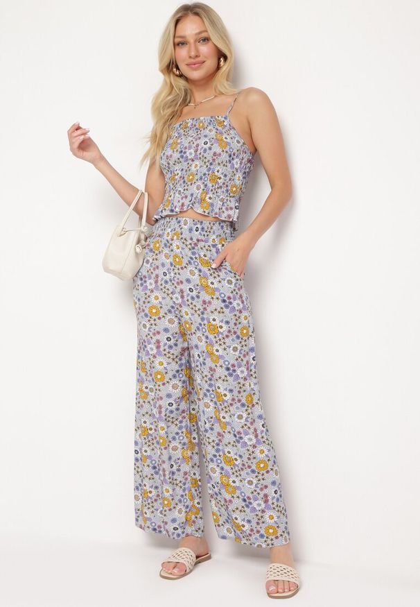 Born2be - Fioletowy Bawełniany Komplet Top na Ramiączkach z Marszczeniami Spodnie z Gumką w Pasie Elaruth. Kolor: fioletowy. Materiał: bawełna. Wzór: kwiaty