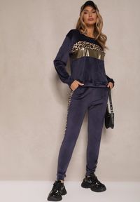Renee - Granatowy Welurowy Komplet Dresowy Bluza i Joggery z Wzorem w Panterkę Xorienta. Kolor: niebieski. Materiał: welur, dresówka. Wzór: motyw zwierzęcy