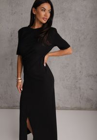 Renee - Czarna Marszczona Sukienka z Bawełny o T-shirtowym Kroju z Poduszkami Pelasea. Okazja: na co dzień. Kolor: czarny. Materiał: bawełna. Typ sukienki: proste, oversize. Styl: casual #1