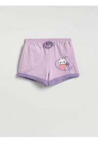 Reserved - Szorty dresowe z nadrukiem - lawendowy. Kolor: fioletowy. Materiał: dresówka. Wzór: nadruk #1
