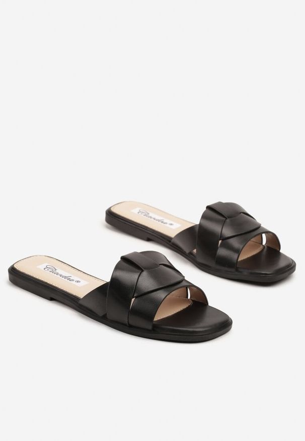 Renee - Czarne Klapki na Płaskiej Podeszwie z Ozdobną Cholewką Tenoliea. Okazja: na co dzień. Nosek buta: otwarty. Kolor: czarny. Materiał: len. Wzór: aplikacja. Obcas: na płaskiej podeszwie. Styl: boho, casual