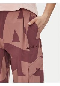 Adidas - adidas Spodnie outdoor Terrex Xploric Cargo JE9430 Różowy Loose Fit. Kolor: różowy. Materiał: syntetyk. Sport: outdoor #4