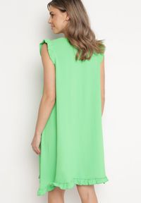 Born2be - Jasnozielona Sukienka Trapezowa Midi z Falbanką Bez Rękawów Neoliana. Kolor: zielony. Długość rękawa: bez rękawów. Sezon: lato. Typ sukienki: trapezowe. Długość: midi #3