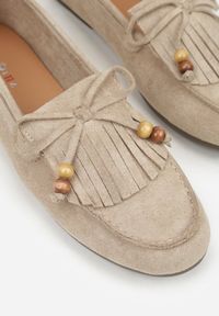 Renee - Ciemnobeżowe Mokasyny z Koralikami Kokardą i Frędzlami Nahda. Okazja: na co dzień. Kolor: beżowy. Materiał: jeans. Styl: casual, street #3