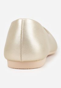 Born2be - Złote Wsuwane Balerinki z Ekoskóry na Płaskiej Podeszwie Imenna. Okazja: na co dzień. Zapięcie: bez zapięcia. Kolor: złoty. Materiał: jeans. Obcas: na płaskiej podeszwie. Styl: elegancki, casual #5