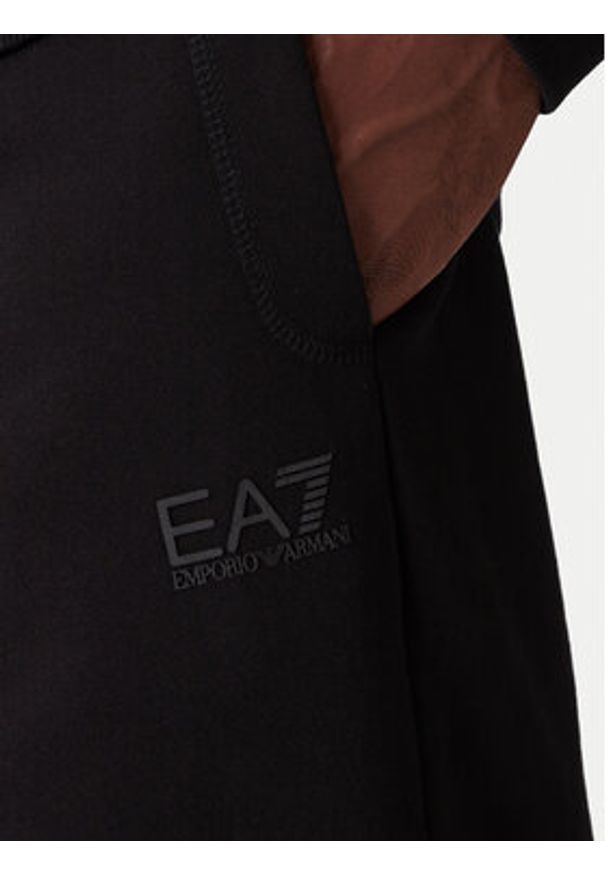 EA7 Emporio Armani Dres 7M000236 AF13512 UC001 Czarny Regular Fit. Kolor: czarny. Materiał: bawełna