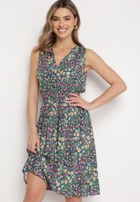 Born2be - Zielono-Żółta Wiskozowa Sukienka w Kwiaty z Kopertową Górą Nervila. Kolor: zielony. Materiał: wiskoza. Wzór: kwiaty. Typ sukienki: kopertowe #6