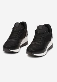 Born2be - Czarne Sneakersy Adiera. Wysokość cholewki: przed kostkę. Nosek buta: okrągły. Zapięcie: sznurówki. Kolor: czarny. Materiał: materiał. Szerokość cholewki: normalna. Wzór: aplikacja. Obcas: na koturnie #3