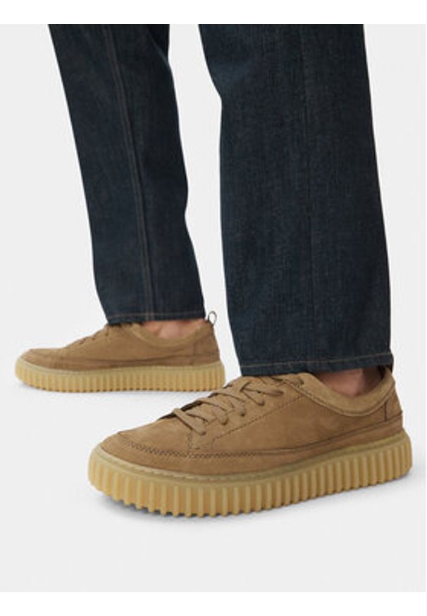 Clarks Sneakersy Torhill Lace 26184418 Brązowy. Kolor: brązowy. Materiał: nubuk, skóra