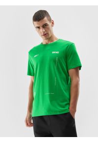 4f - T-shirt regular z nadrukiem męski. Kolor: zielony. Materiał: bawełna. Wzór: nadruk