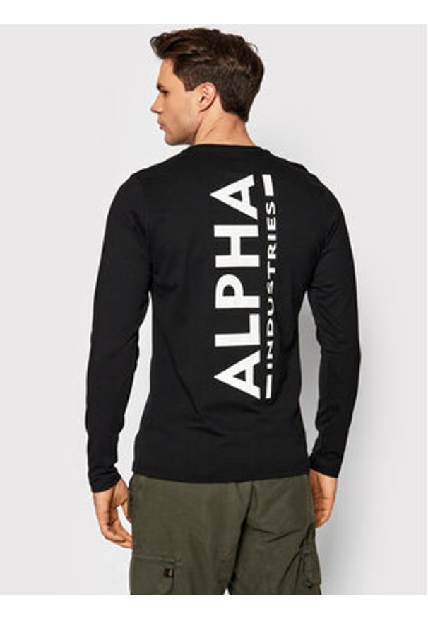Alpha Industries Longsleeve Back Print Heavy 116571 Czarny Regular Fit. Kolor: czarny. Materiał: bawełna. Długość rękawa: długi rękaw. Wzór: nadruk