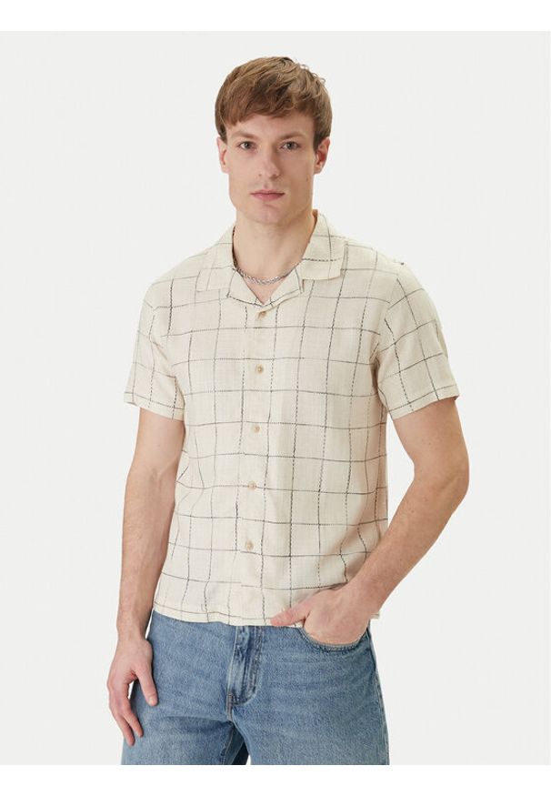 Guess Koszula M6GH46 W1754 Beżowy Regular Fit. Kolor: beżowy. Materiał: wiskoza