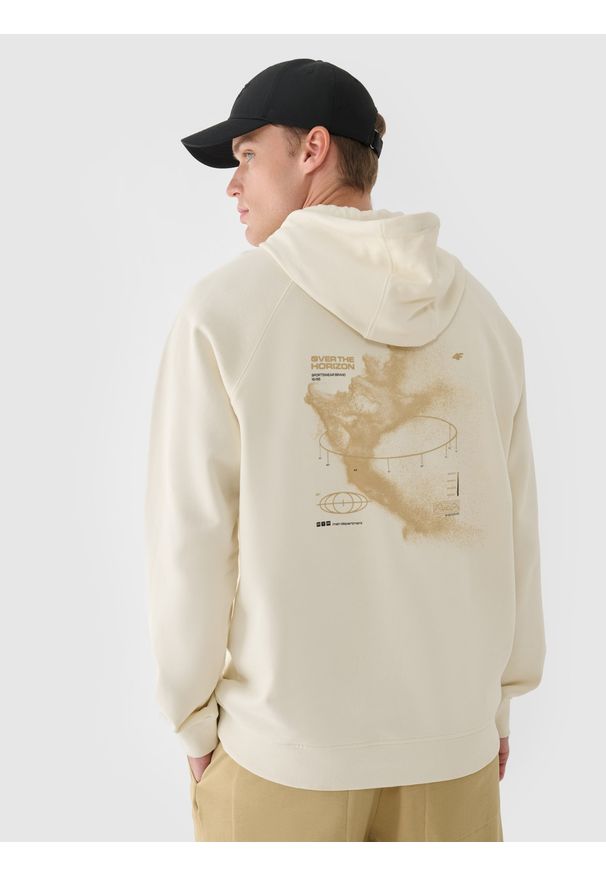 4f - 4F Bluza dresowa nierozpinana z kapturem męska - beżowa XXL. Okazja: na co dzień. Typ kołnierza: kaptur. Kolor: beżowy. Materiał: dresówka. Długość rękawa: raglanowy rękaw. Wzór: napisy, gładki, nadruk, ze splotem. Styl: sportowy, klasyczny, casual