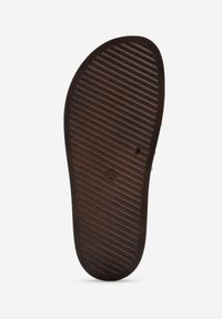 Born2be - Ciemnobeżowe Klapki z Przeplatanymi Paskami i Nitami przy Podeszwie Marivyn. Okazja: na co dzień, na randkę. Kolor: beżowy. Materiał: len. Sezon: lato. Styl: casual, elegancki #5