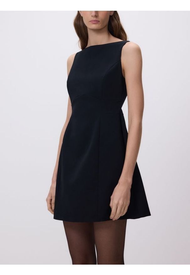 Reserved - Sukienka mini - czarny. Kolor: czarny. Materiał: tkanina. Wzór: gładki. Styl: klasyczny. Długość: mini