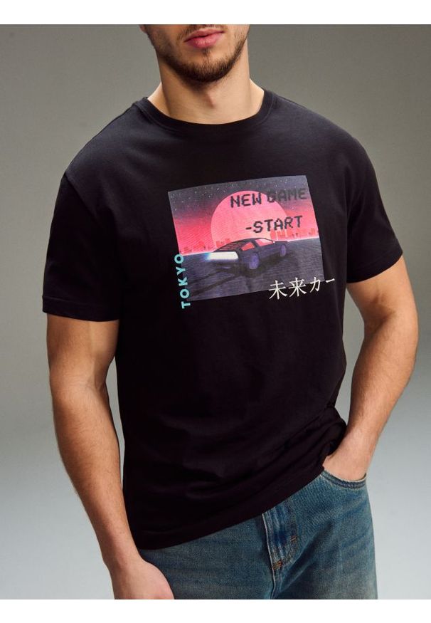 Sinsay - Bawełniana koszulka z nadrukiem - czarny. Kolor: czarny. Materiał: bawełna. Wzór: nadruk