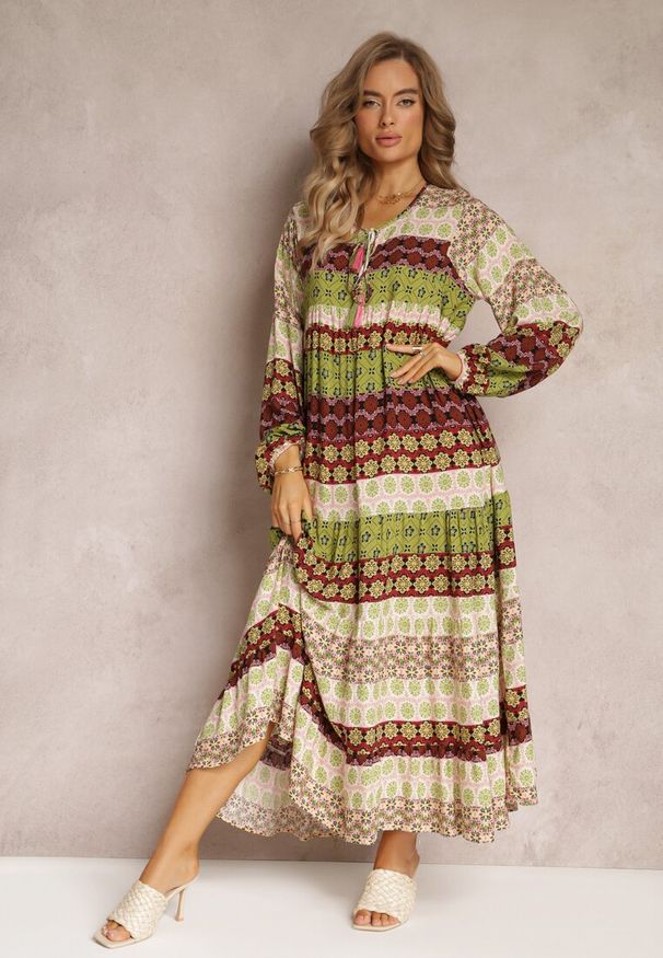 Renee - Zielono-Beżowa Rozkloszowana Sukienka Boho z Wiązaniem Przy Dekolcie Haema. Kolor: zielony. Sezon: lato, wiosna. Styl: boho. Długość: maxi