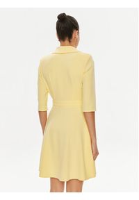 Rinascimento Sukienka koktajlowa CFC0118280003 Żółty Regular Fit. Kolor: żółty. Materiał: syntetyk. Styl: wizytowy