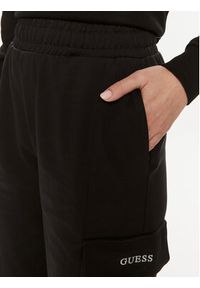 Guess Spodnie dresowe Ruth Cargo V4GB12 KC5U1 Czarny Regular Fit. Kolor: czarny. Materiał: bawełna