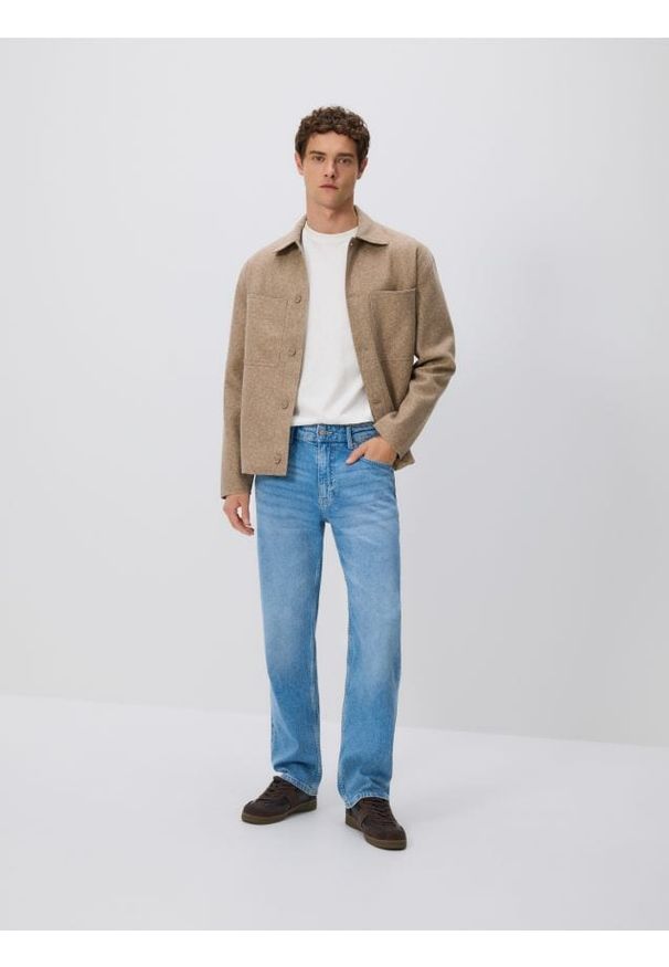 Reserved - Jeansy straight fit - niebieski. Kolor: niebieski