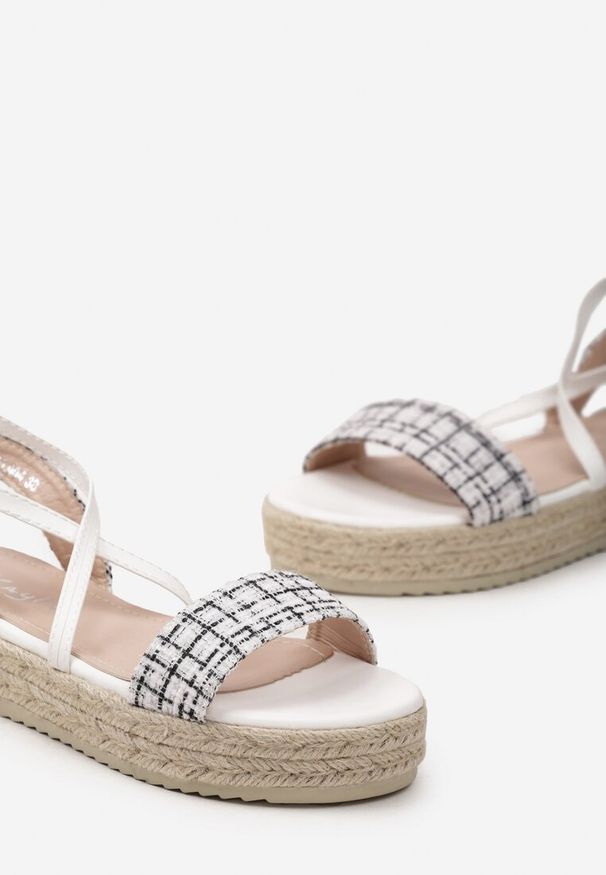 Renee - Białe Sandały na Niskiej Platformie z Plecionki i Ozdobnymi Sznureczkami Dazella. Okazja: na spacer. Kolor: biały. Sezon: lato. Obcas: na platformie. Styl: elegancki, boho