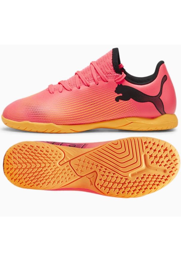 Buty piłkarskie Puma Future 7 Play It 107739-03 różowe. Zapięcie: sznurówki. Kolor: różowy. Materiał: syntetyk, guma. Sport: piłka nożna