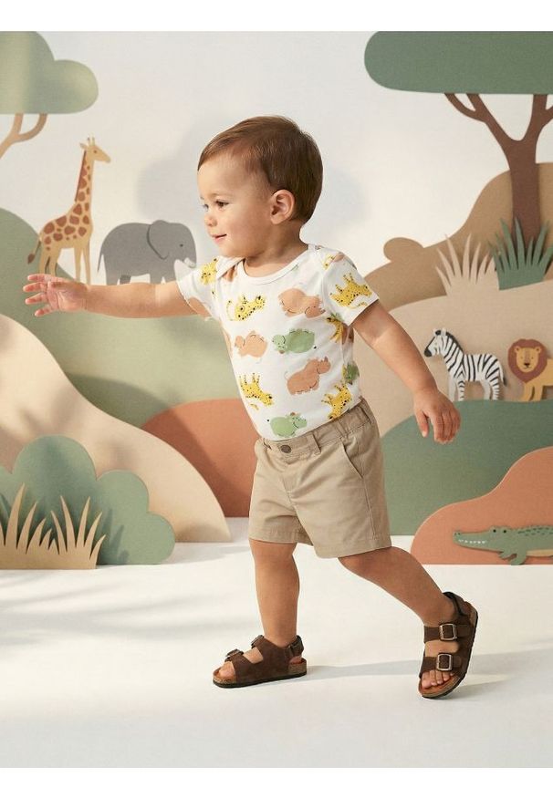 Sinsay - Jednolite bawełniane szorty - beżowy. Kolor: beżowy. Materiał: bawełna. Wzór: jednolity