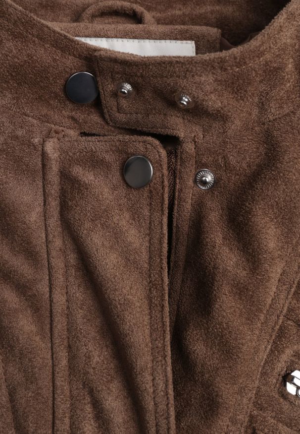 Born2be - Brązowa Kurtka z Imitacji Zamszu w Stylu Utility z Suwakami i Paskiem Birasa. Okazja: na co dzień. Kolor: brązowy. Materiał: zamsz. Wzór: gładki. Styl: casual, elegancki, rockowy