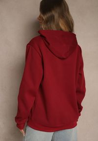 Renee - Bordowa Bluza z Kapturem Ozdobiona Ściągaczami Invila. Okazja: na co dzień. Typ kołnierza: kaptur. Kolor: czerwony. Wzór: aplikacja. Styl: casual, elegancki #3