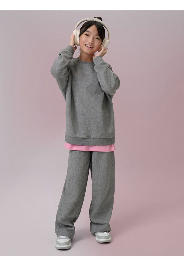 4f - 4F Spodnie dresowe z szerokimi nogawkami dziewczęce - szare 134/140 (8-10 lat). Okazja: na co dzień. Kolor: szary. Materiał: dresówka. Sezon: lato. Styl: casual