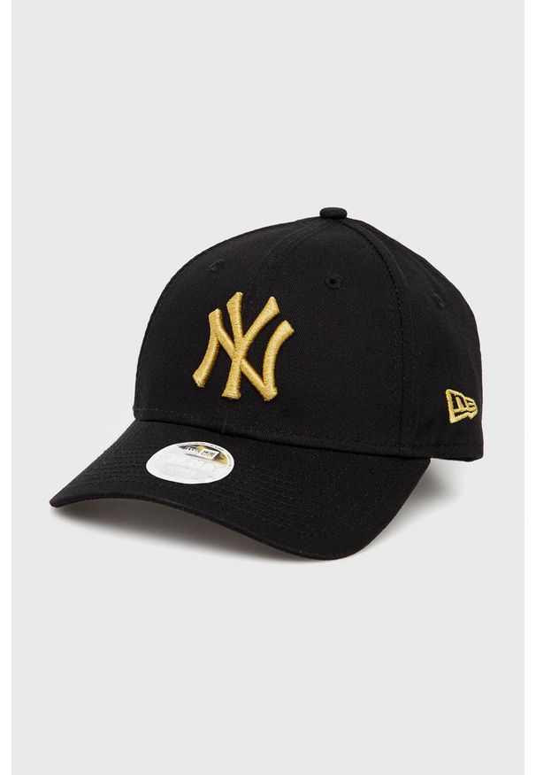 New Era czapka bawełniana kolor czarny z aplikacją. Kolor: czarny. Materiał: bawełna. Wzór: aplikacja