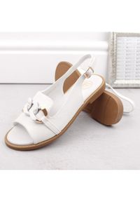 Sandały damskie z łańcuszkiem białe Filippo DS6232. Kolor: biały