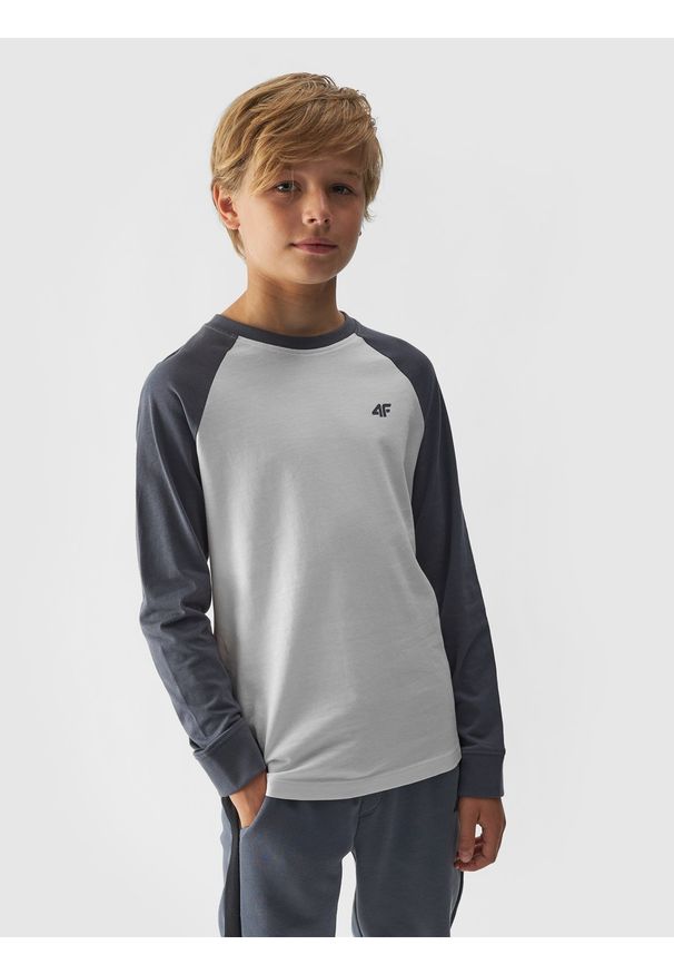 4f - 4F Longsleeve regular gładki chłopięcy - biały 140 (9-10 lat). Okazja: na co dzień. Kolor: biały. Materiał: bawełna, jersey, dzianina. Długość rękawa: długi rękaw. Długość: długie. Wzór: gładki. Sezon: lato. Styl: sportowy, klasyczny, casual