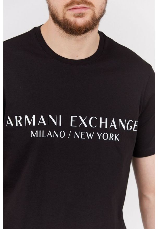 Armani Exchange - ARMANI EXCHANGE Czarny t-shirt męski z aplikacją z logo. Kolor: czarny. Materiał: prążkowany. Wzór: aplikacja