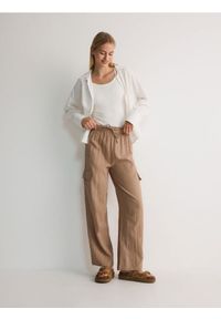 Reserved - Spodnie z bawełny muślinowej - beżowy. Kolor: beżowy. Materiał: bawełna #1