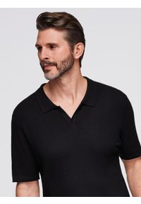 Ombre Clothing - Męska koszulka polo bez guzików z otwartym kołnierzykiem – czarna V2. Typ kołnierza: polo. Kolor: czarny. Materiał: wiskoza, prążkowany, dzianina, elastan, nylon. Styl: klasyczny, elegancki #7