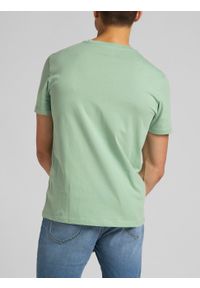 Lee - MĘSKI T-SHIRT LEE WOBBLY LOGO TEE GRANITE GREEN L65QAIQN