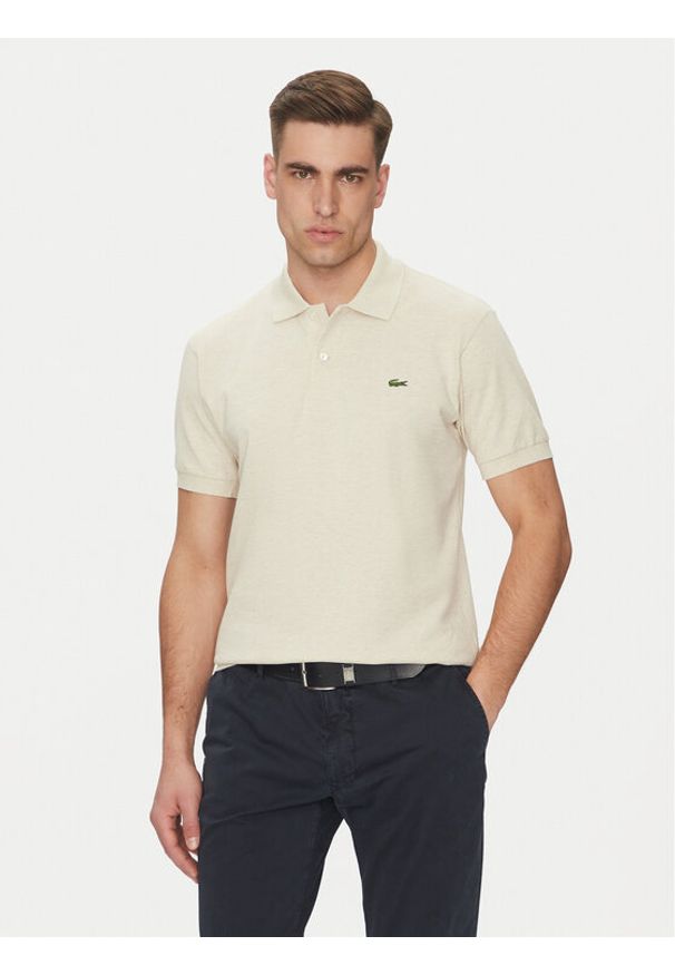 Lacoste Polo L1264 Beżowy Classic Fit. Typ kołnierza: polo. Kolor: beżowy. Materiał: bawełna