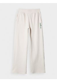 outhorn - Szerokie spodnie dresowe damskie - kremowe. Kolor: kremowy. Materiał: dresówka. Wzór: haft #1